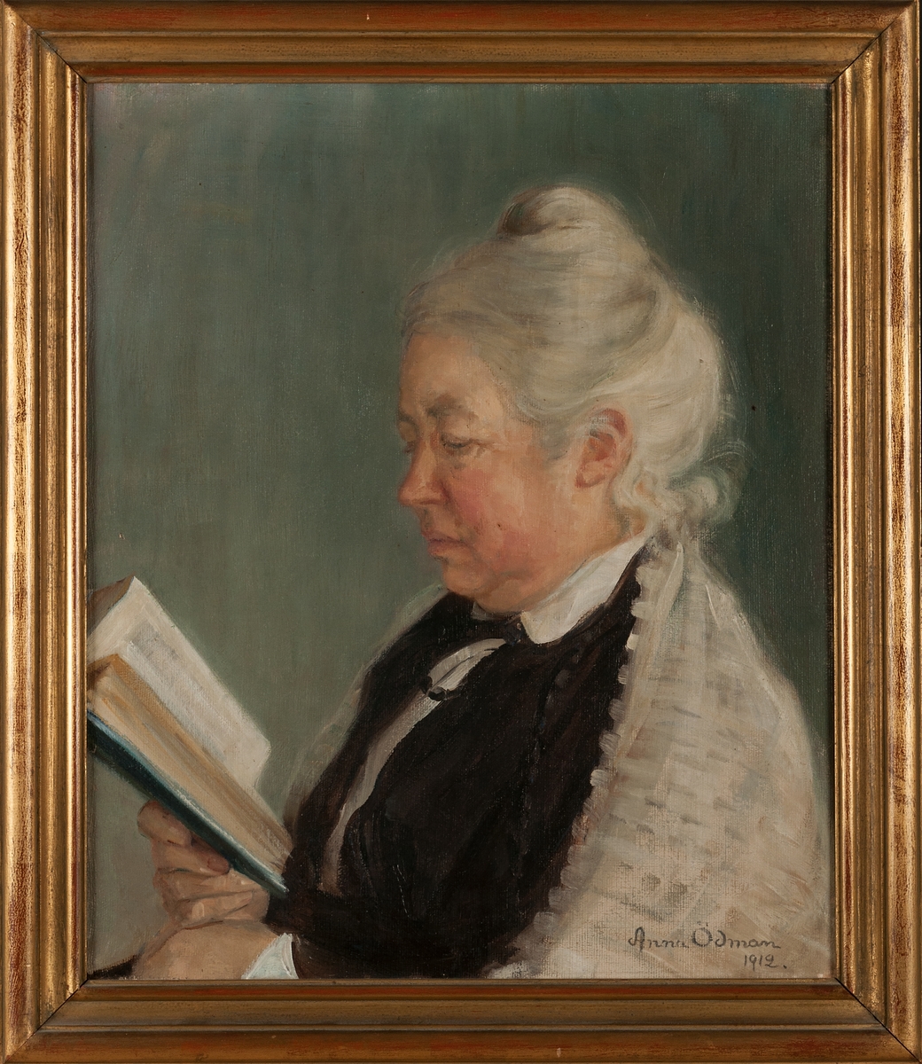 Målning, porträtt av Anna Ödman föreställande konstnärens mor Linnéa Ödman.
Förgylld träram.