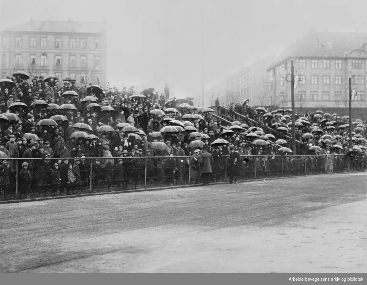 1. mai 1922 på Dæhlenengen stadion under barnestevnet.