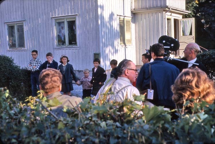 Stenungsunds gamla centrum. Filmteam från USA 15-19/9 1962.
Tagning.