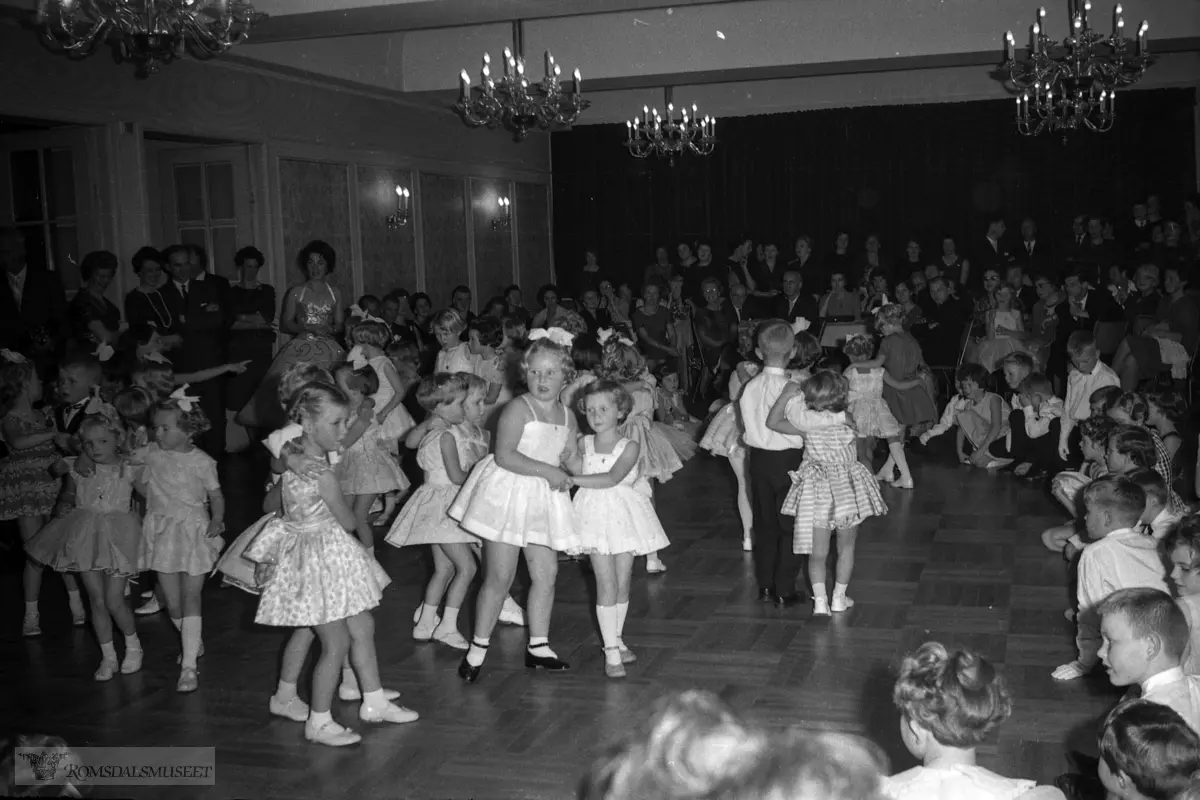 "03.11.1961"."Danseskulen" .Inne i Alexandra Hotell.