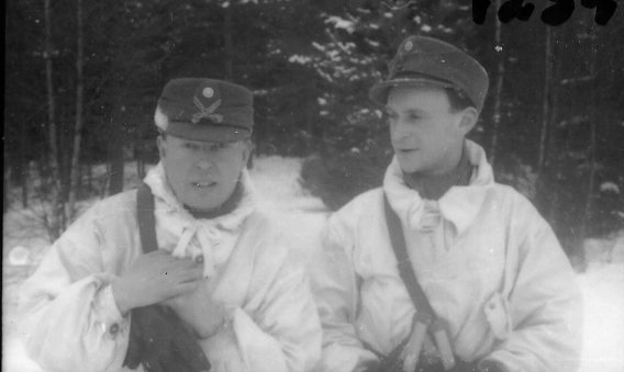 Suneson, styckjunkare och Perfors, fänrik, A 6. Batteri Ekman.