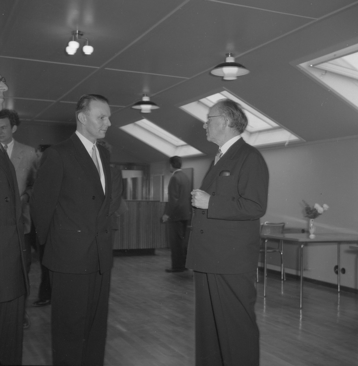 Innvielse av Narvik Tekniske skole 12.9. 1955. Rektor Kobberstad og kirke og undervisningsminister Birger Bergersen