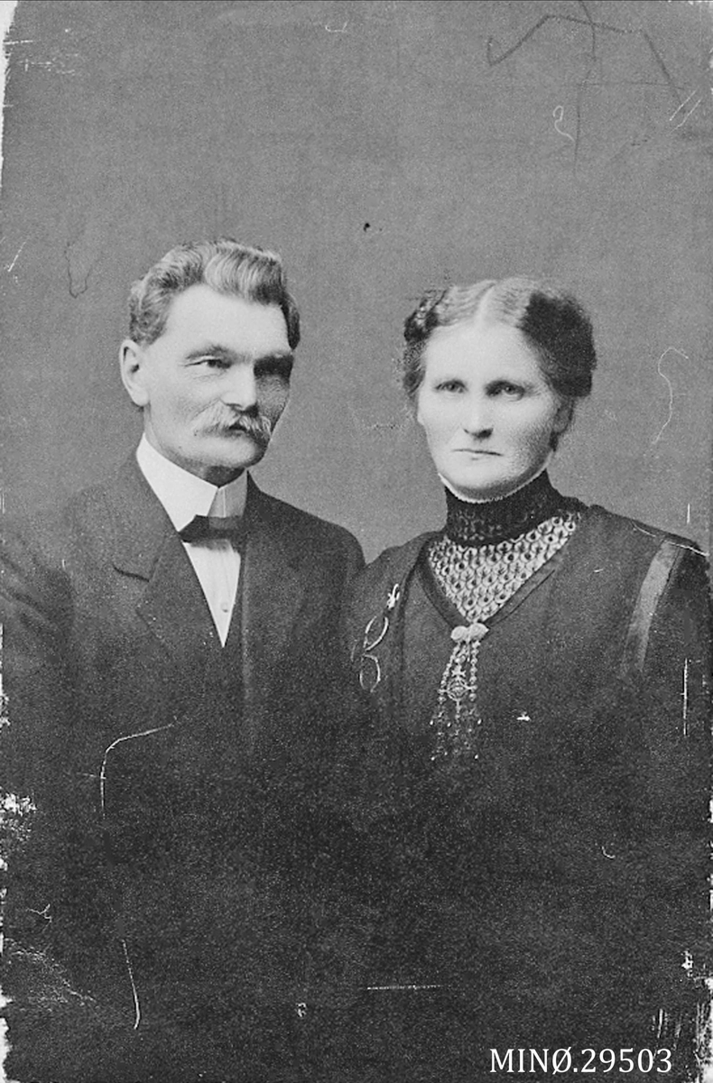 Portrett av ektepar - Berit og Ole Steen. 