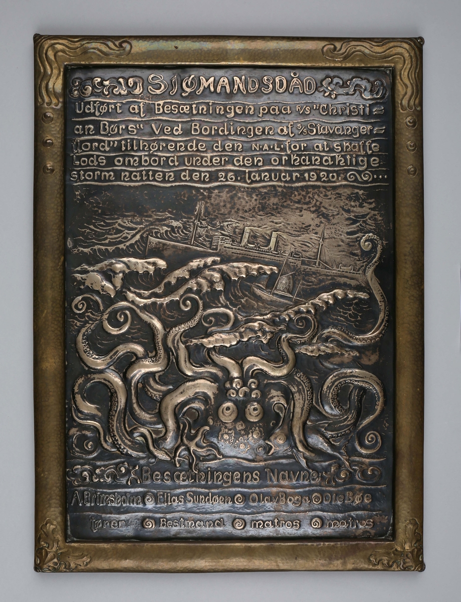Motiv av redningsskøyten CHRISTIAN BØRS i opprørt sjø sammen med DS STAVANGERFJORD og en blekksprut.