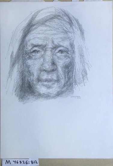 Blyertsteckning.
Kvinnoporträtt, (äldre kvinna), en face.
Signerad 1979. 

Inskrivet i huvudbok 1985.
Montering/Ram: Ej inramad