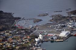 Flyfoto av Kristiansund, med hovedkontoret til Shell i det k