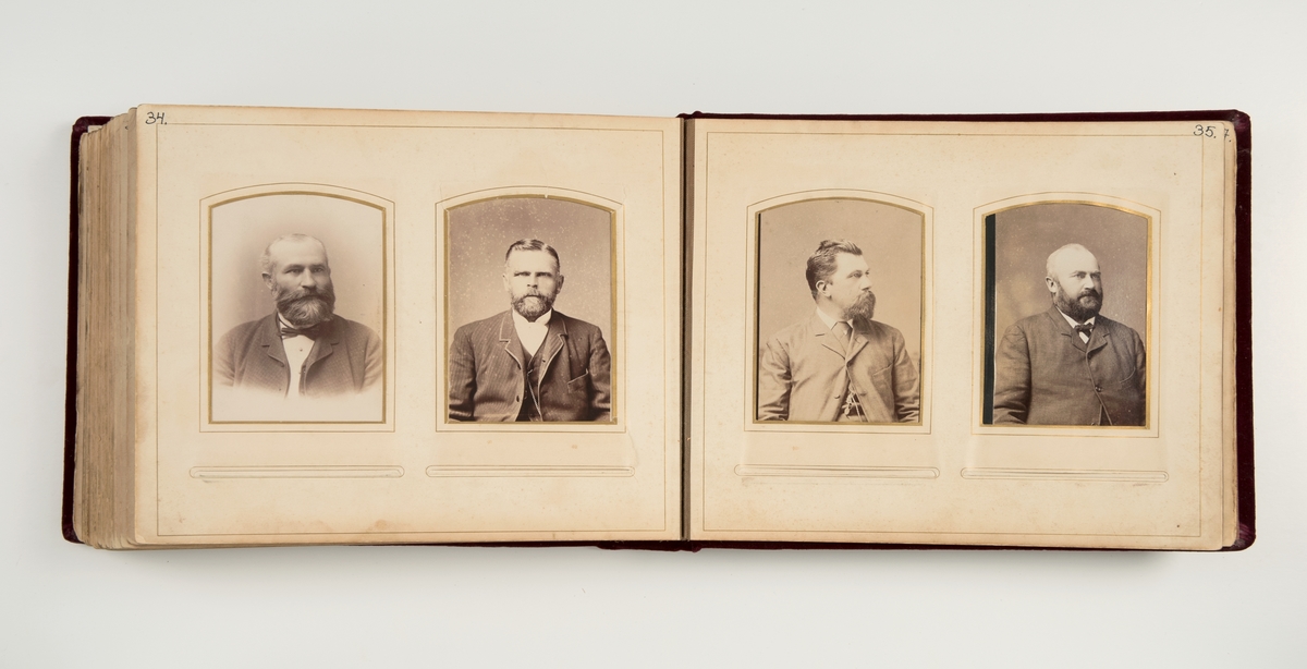 Fotoalbum med kabinettfotografier. Portretter av norske kapteiner, med koner og barn, som har fart på Pensacola og London. Samlet av prost Gustav Barman i årene 1888-1904. Prost Barmann var sjømannsprest disse steder.