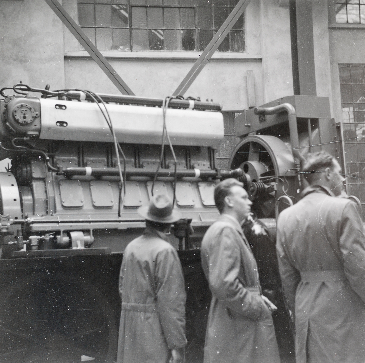 Maskineriet på diesellokomotiv for skiftetjeneste type Di 2 nr. 804 eller 805 under bygging på Thunes Mekaniske Verksted i Oslo.