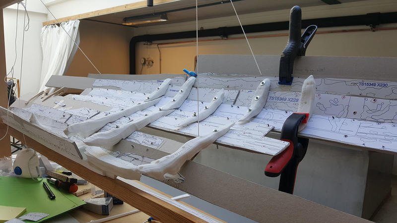 Innsida av babord skrogside i plastmodellen av Lovundbåten. (Foto/Photo)