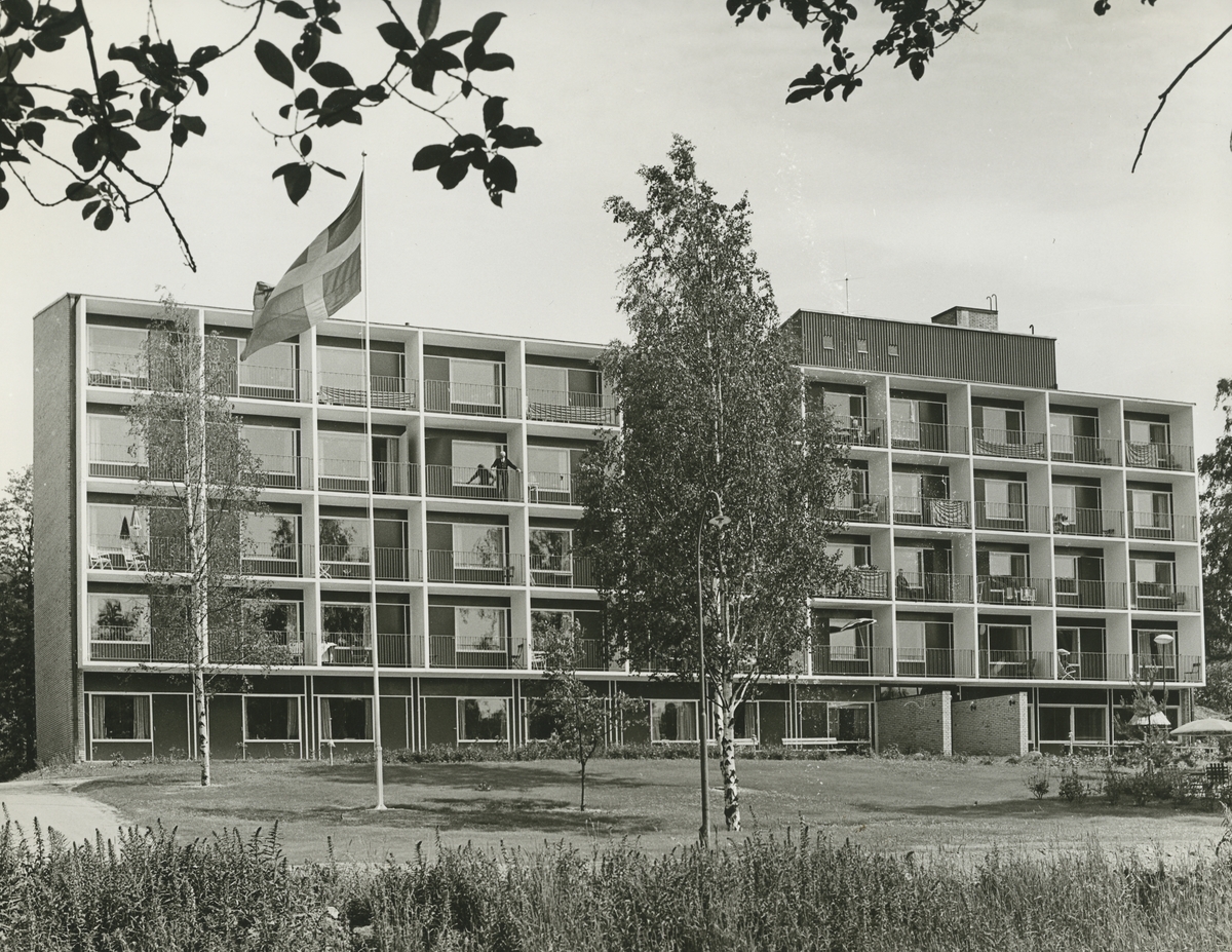 Exteriör. Gustavsgården i Gustavsberg, Trallbanevägen 3. Huset byggdes 1964.