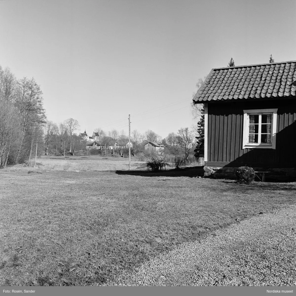 Strömstugan, Tyresö socken, Södermanland, vy över tomten med slottet ibakgrunden.