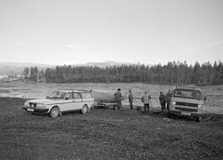 Tømmerfløtere ved Femundselva i Trysilvassdraget våren 1986.