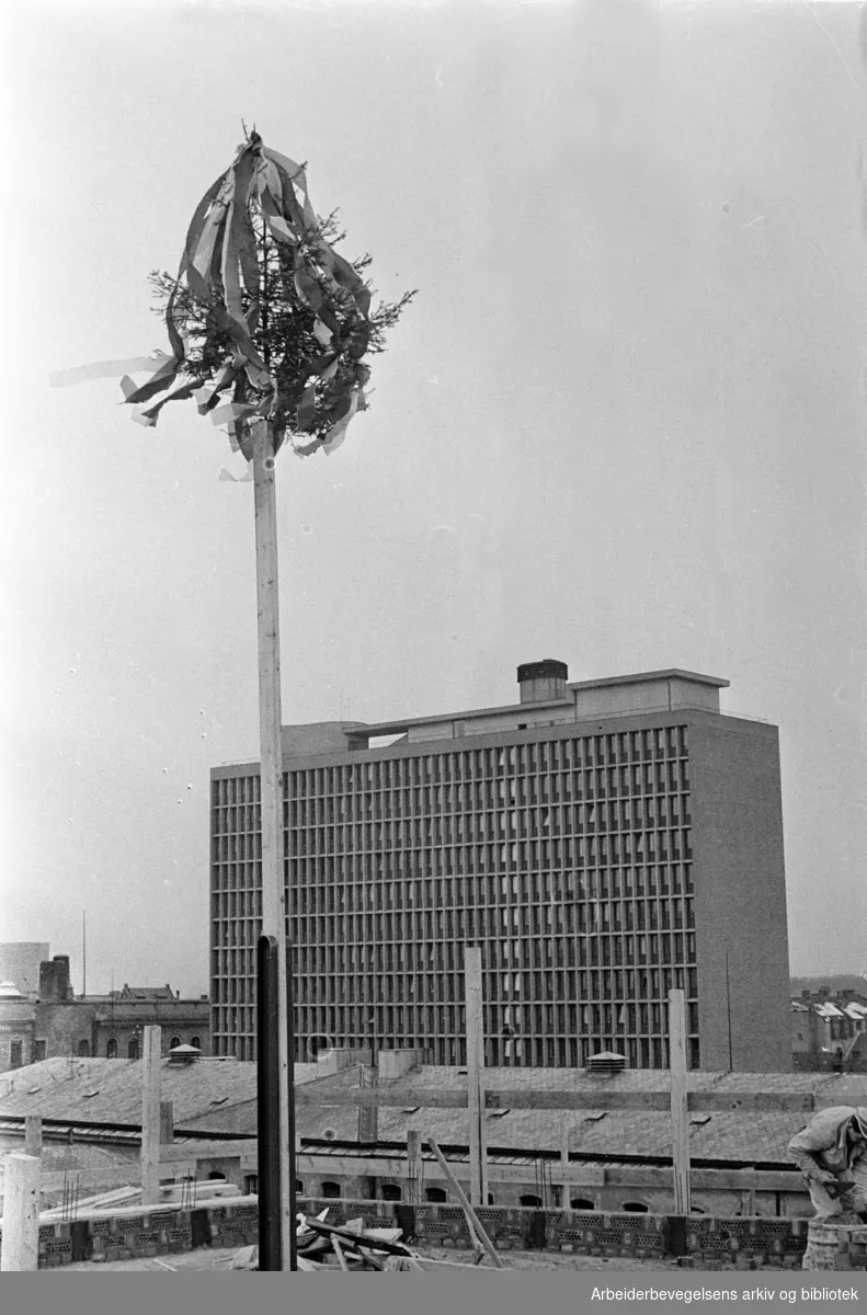 Folkets Hus. Andre del. Kranselag. April 1961