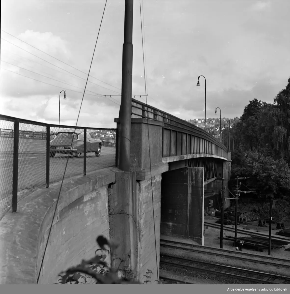 Dyvekes Bro for fall. Grunnen for dårlig. September 1962