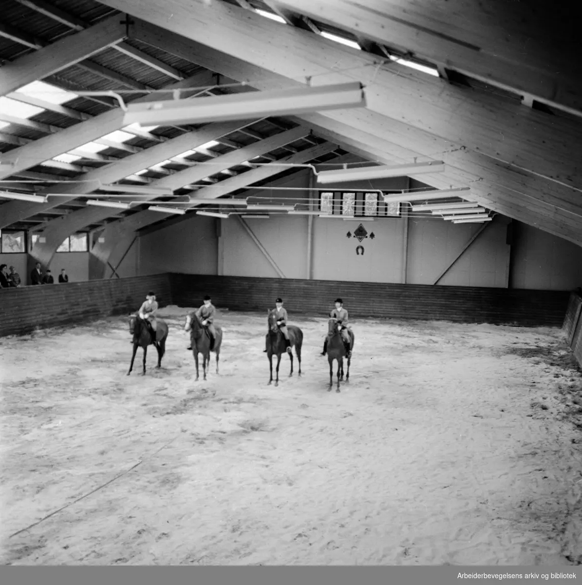 Ekeberg. Thorsons rideskole, EKT. Innvielse av nytt ridehus. Juni 1965