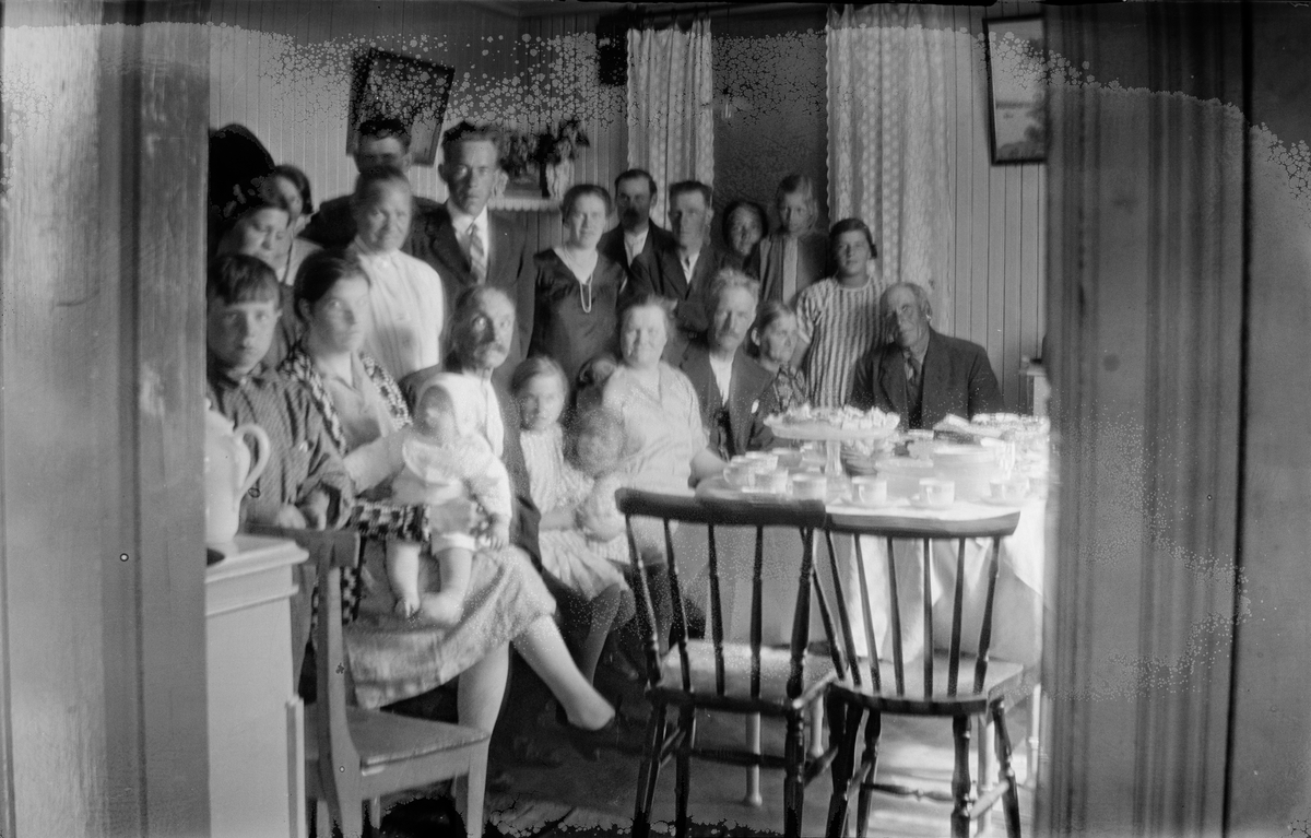 Bröllopsfest hos Anderson i Göksbo, Altuna socken, Uppland 1929