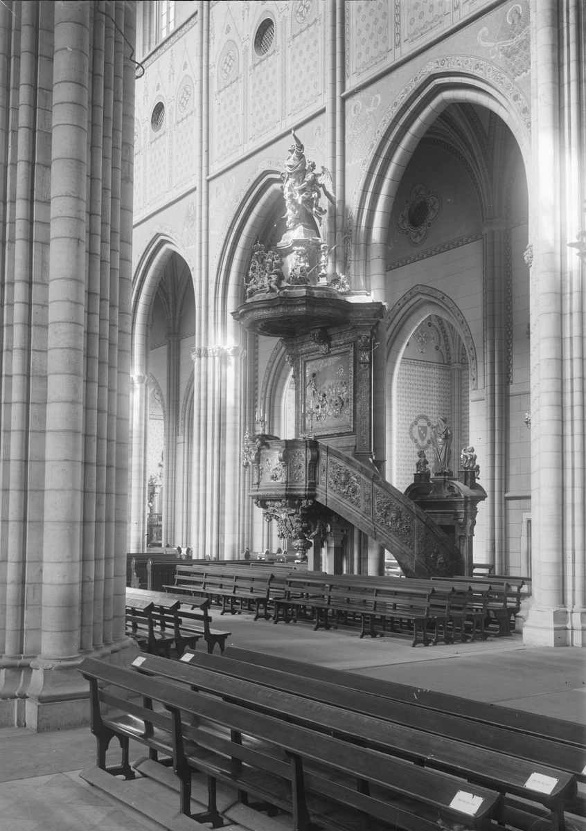 Predikstolen efter restaureringen, Uppsala domkyrka, Uppsala juni 1913