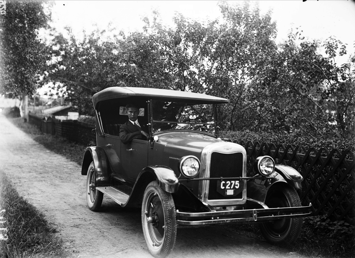 "Bilägaren ensam", Vitalis Johanson från Torslunda, Torstuna socken, Uppland 1926