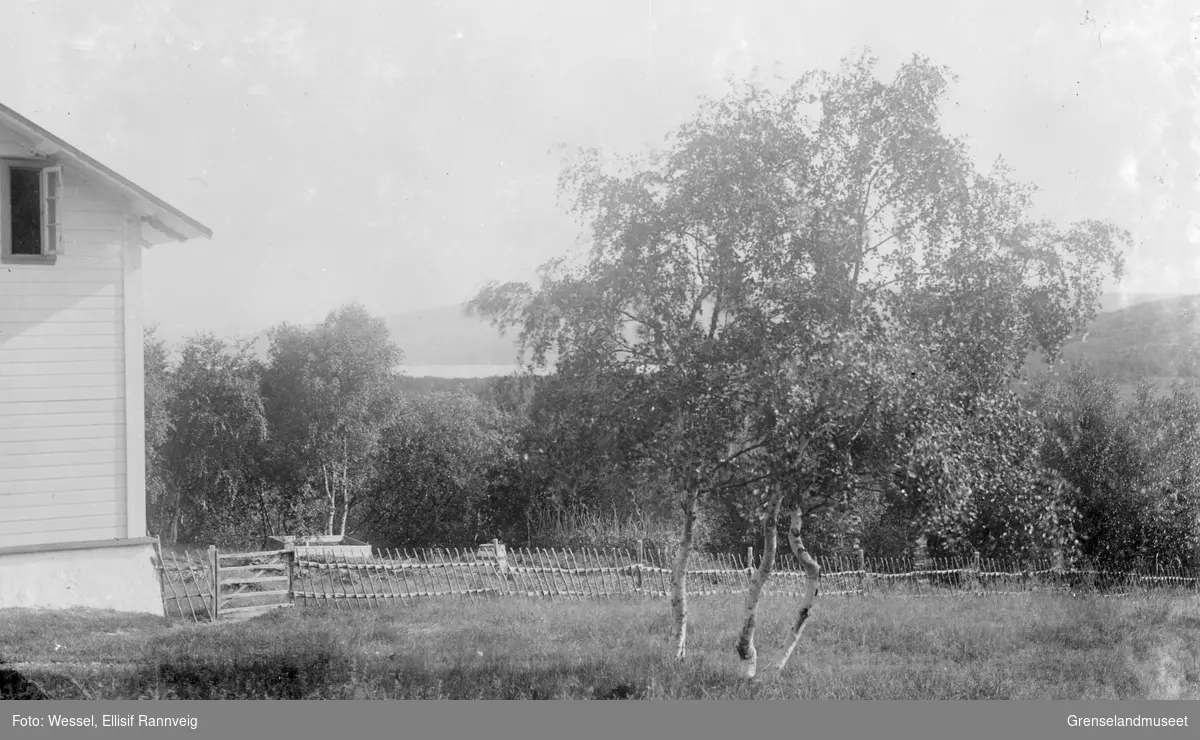 Hagen på doktorgården Solheim, Kirkenes, før 1897.