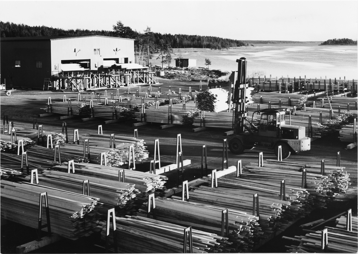 Gruvöns sågverk.
Billeruds AB.
Utbyggnad av anälggningen taget i bruk 1967.