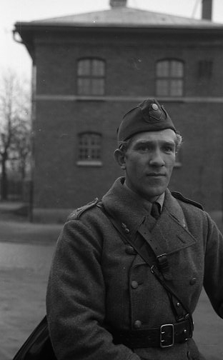 Ödman, Sven, sergeant, A 6. Född 1917.