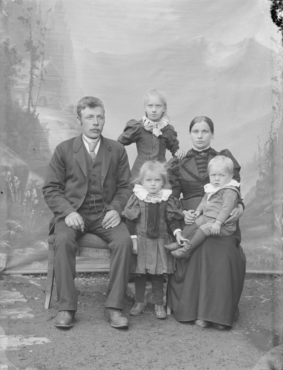 Erik Bellingmo f 1864 med kone og tre små barn