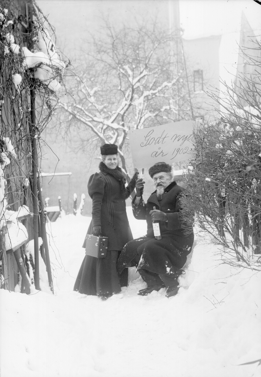 Emma och Henri Osti med nyårshälsning, Uppsala 1902
