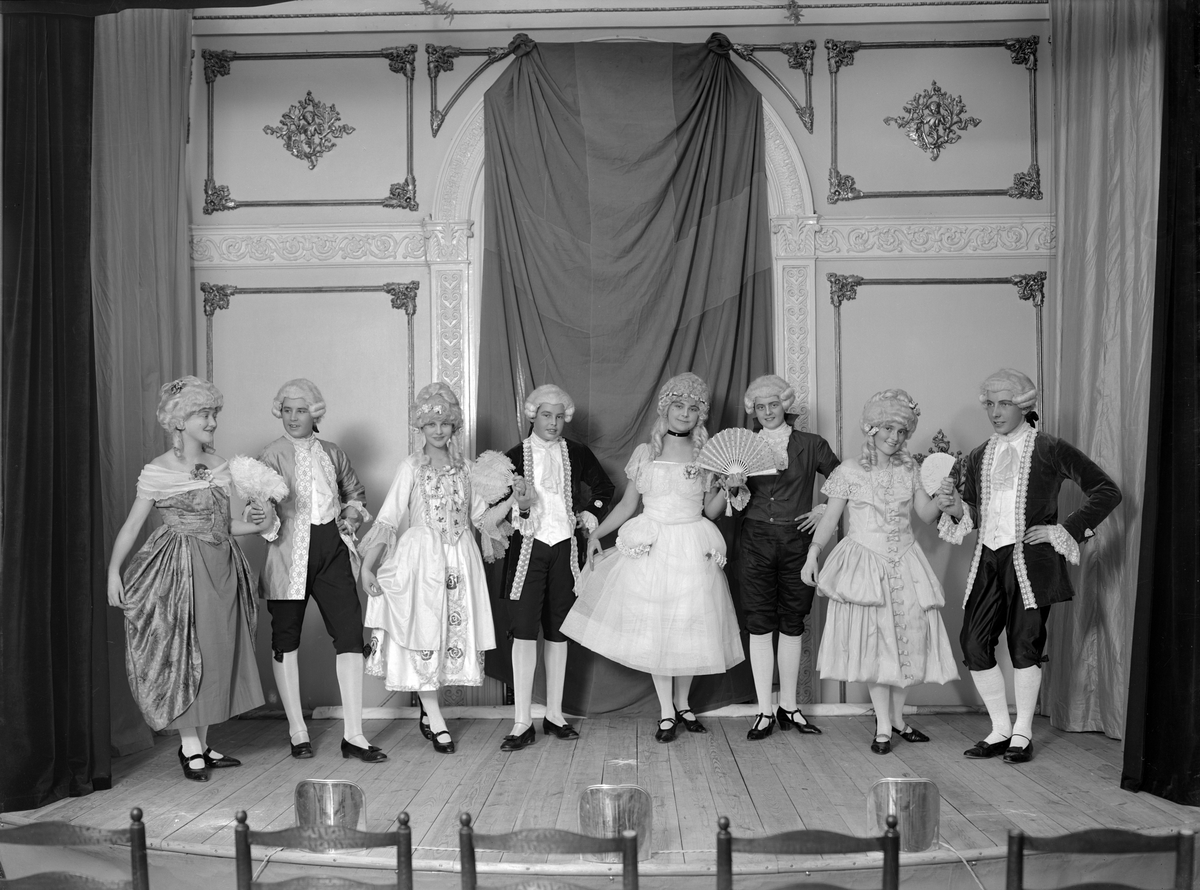 Föreställning i Fredrika Bremer förbundets regi. Framträdandet skedde i Stora hotellet i Linköping 1925.