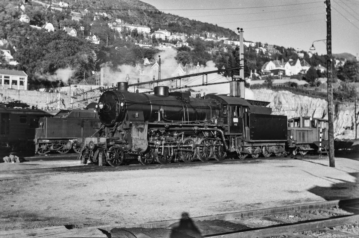 Damplokomotiv type 31b nr. 402 på Bergen stasjon.