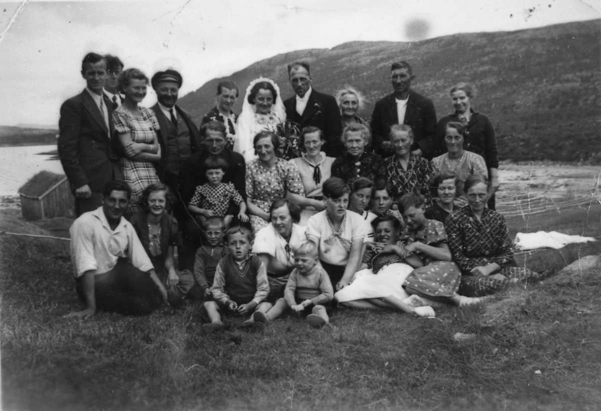 Bryllupet til Åsta og Ingvart Hofsøy. Tranøy 1936