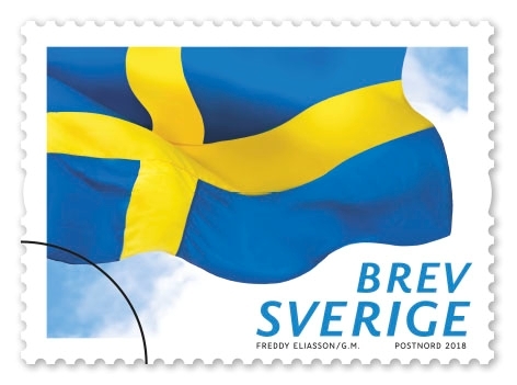 Tio självhäftande frimärken i rulle med motiv av svenska flaggan. Valör Brev.