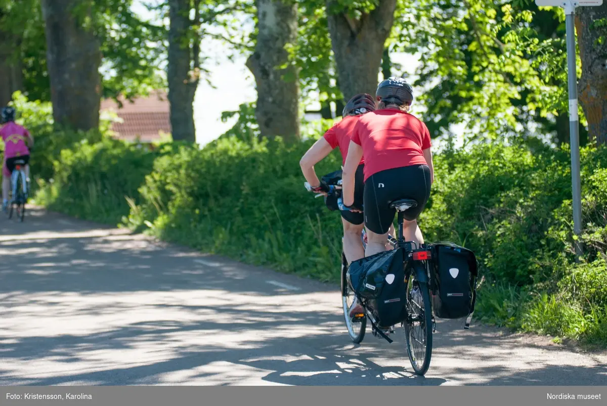 Tjejlopp- Tjejvättern 2013 Cykling utmed banan.
