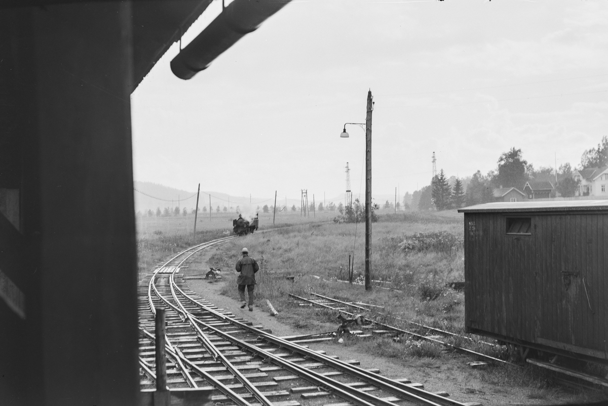 Fra Bjørkelangen stasjon etter Aurskog-Hølandbanens nedleggelse. Mannen på bildet er Sven Giselson.