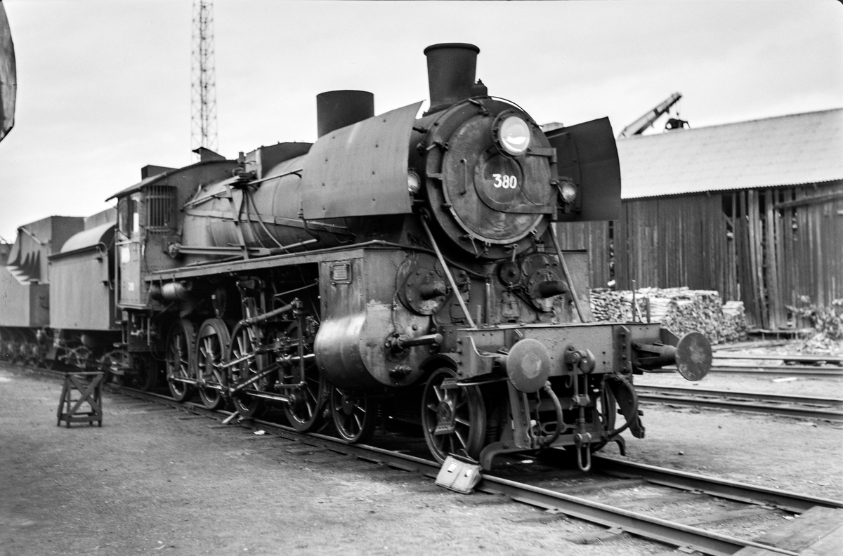 Hensatt damplokomotiv type 26c nr. 380 på Marienborg. Lokomotivet ble utrangert kort tid etter.