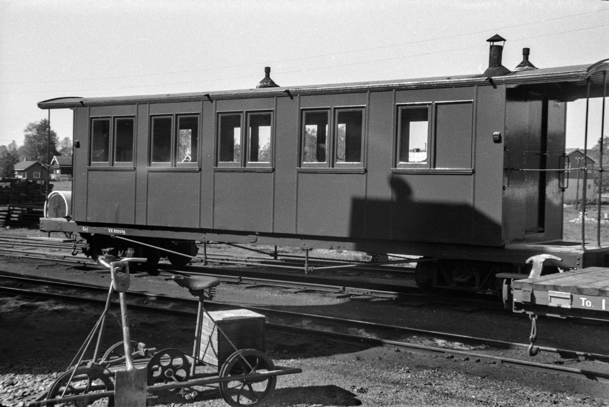 Aurskog-Hølandbanens personvogn Co 1 på Bjørkelangen stasjon.