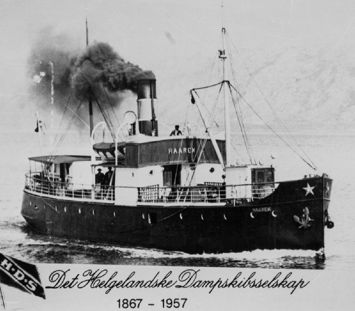 Leirfjord. Det Helgelandske Dampskipsselskap sitt skip: "Haarek".