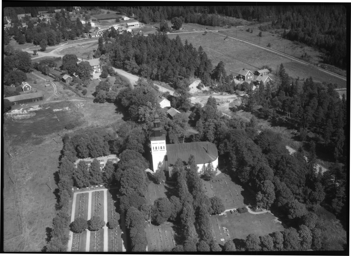 Flygfoto över Ramnäs kyrka