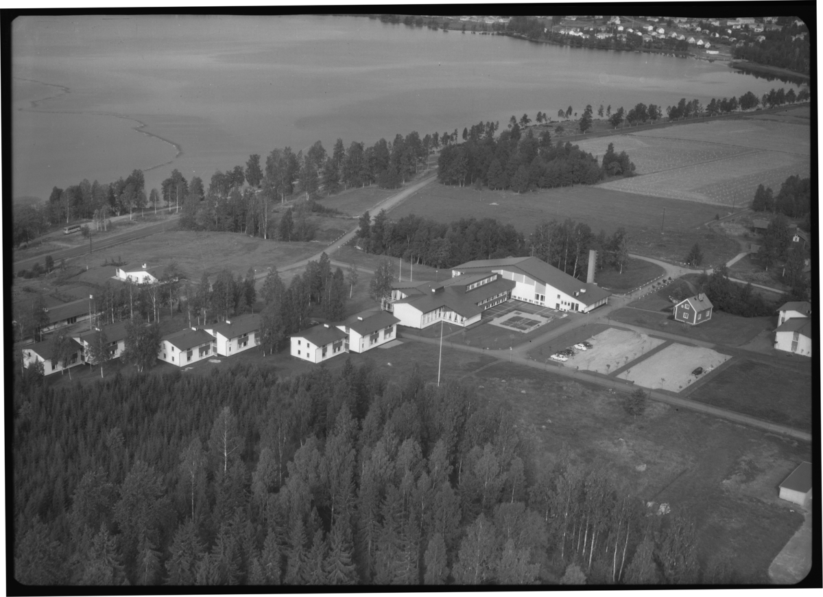 Flygfoto över Skinnskattebergs folkhögskola