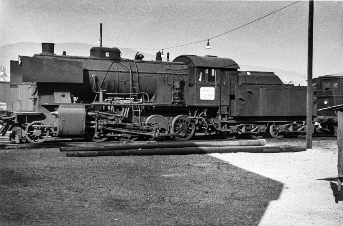 Utrangert damplokomotiv type 33a nr. 299 på Bergen stasjon.