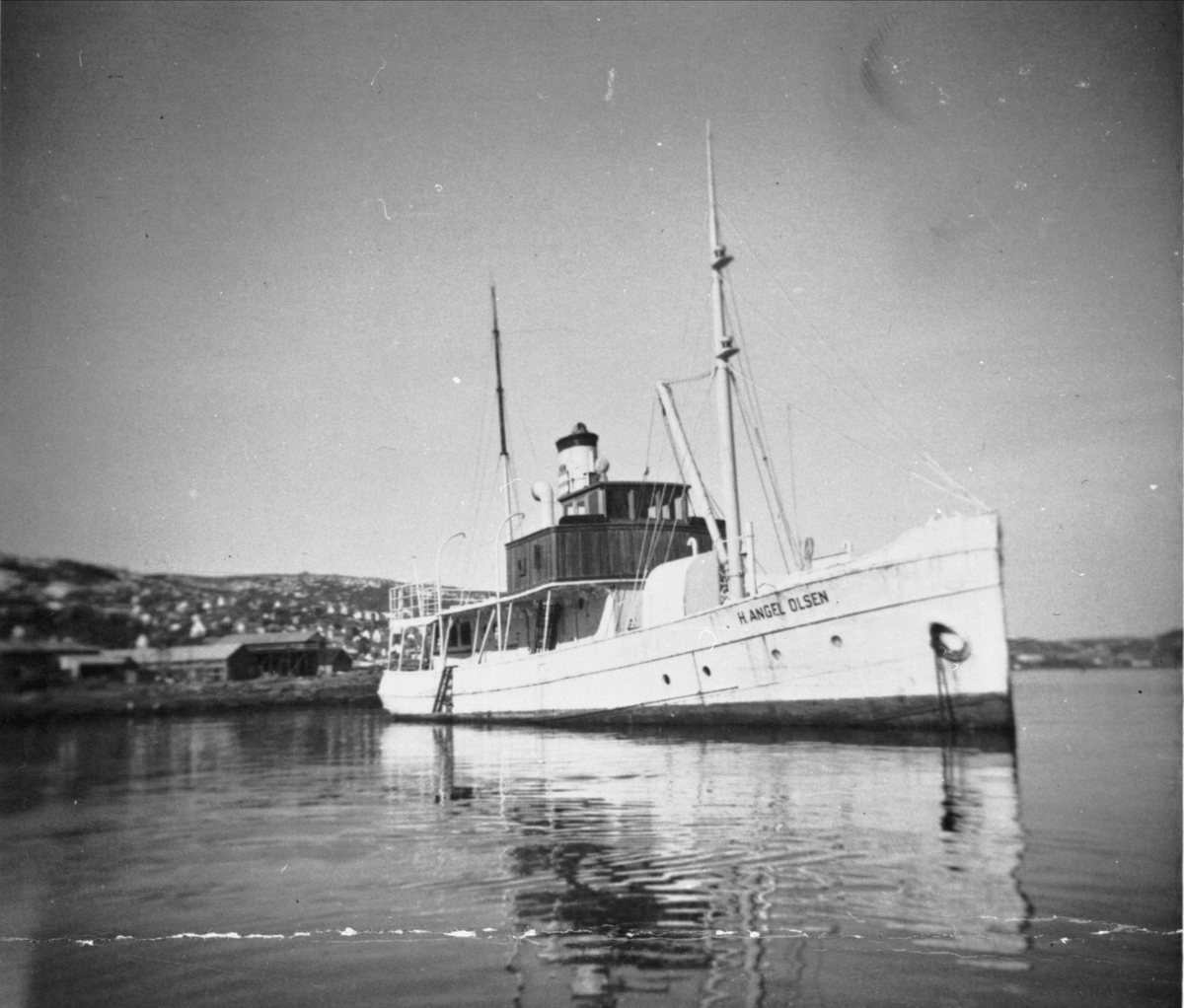 D/S "H. Angel Olsen" på havna i Harstadbotn.
