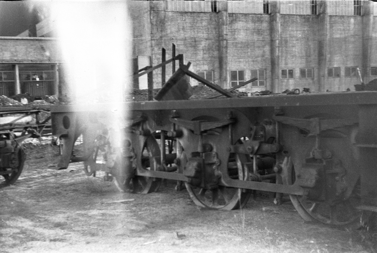 Restene av en tender fra utrangert damplokomotiv type 21.