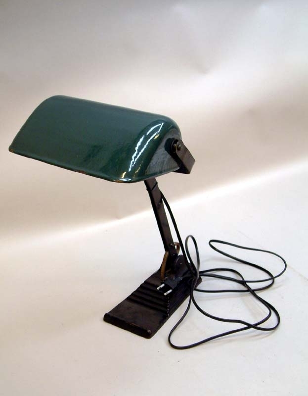 Skrivbordslampa.

Anmärkning: Elutrustning utbytt 2006-11-17.