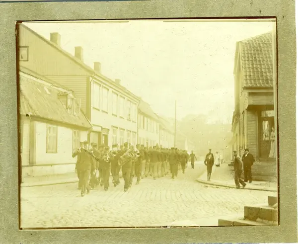 Fredrikstad, Gamlebyen, Østsiden, Rådhusgaten 18 I Forgrunnen T H I ...