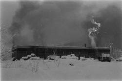 Båtfabrikken Nord Polar i Drevvatn i brann 23. okt.1973.
Røy