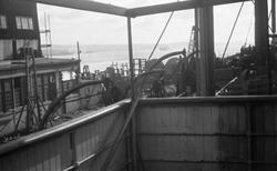 Utsikt fra broen ved radiorommet. Halifax skipsverft i bakgr