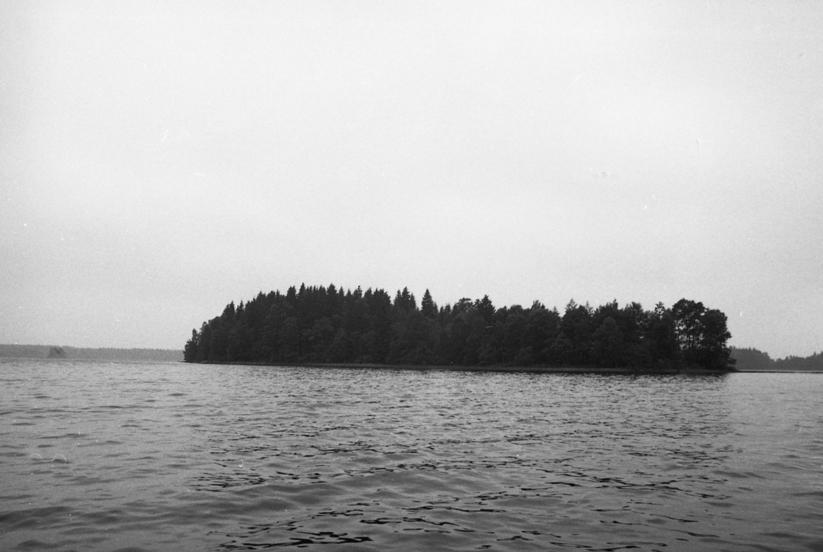Fotografier tagna av ön Gettersö i södra delen av sjön Bolmen, Ljungby kommun, Småland