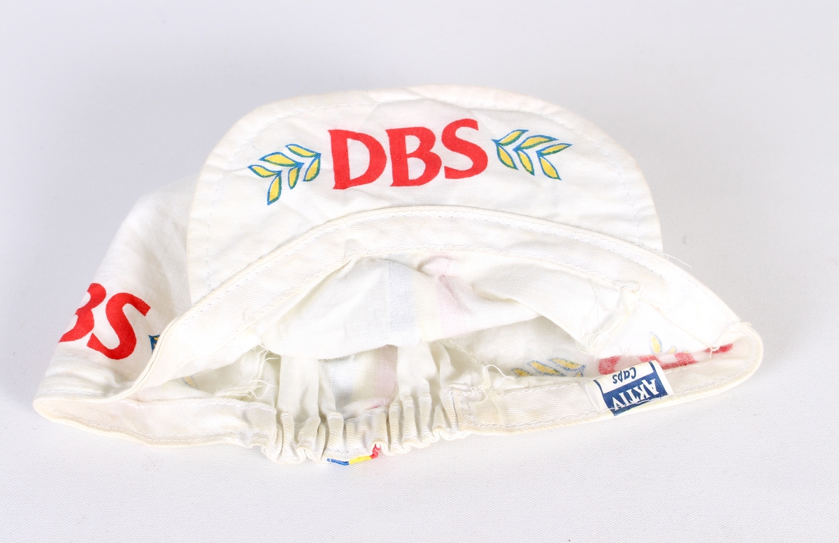 Caps med DBS logo.