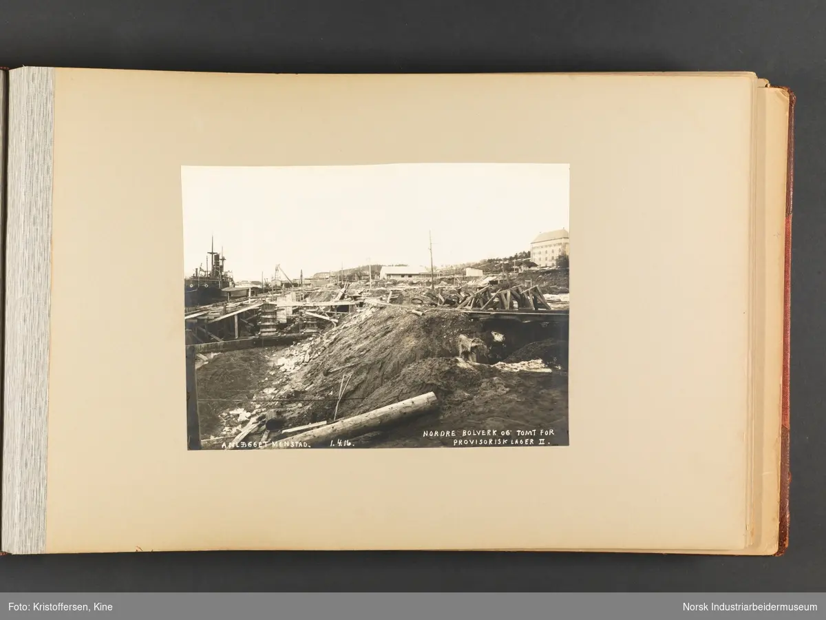 Fotoalbum med 100 sider og 53 innlimte fotografier fra Menstad i Skien