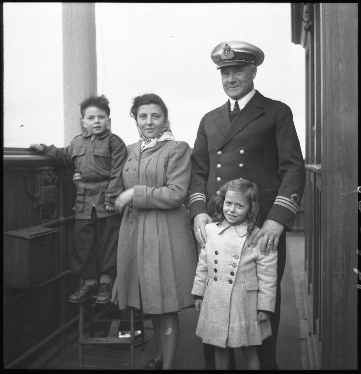 Kapten på tågfärjan Malmö tillsammans med danska flyktingar, på väg hem till Danmark.