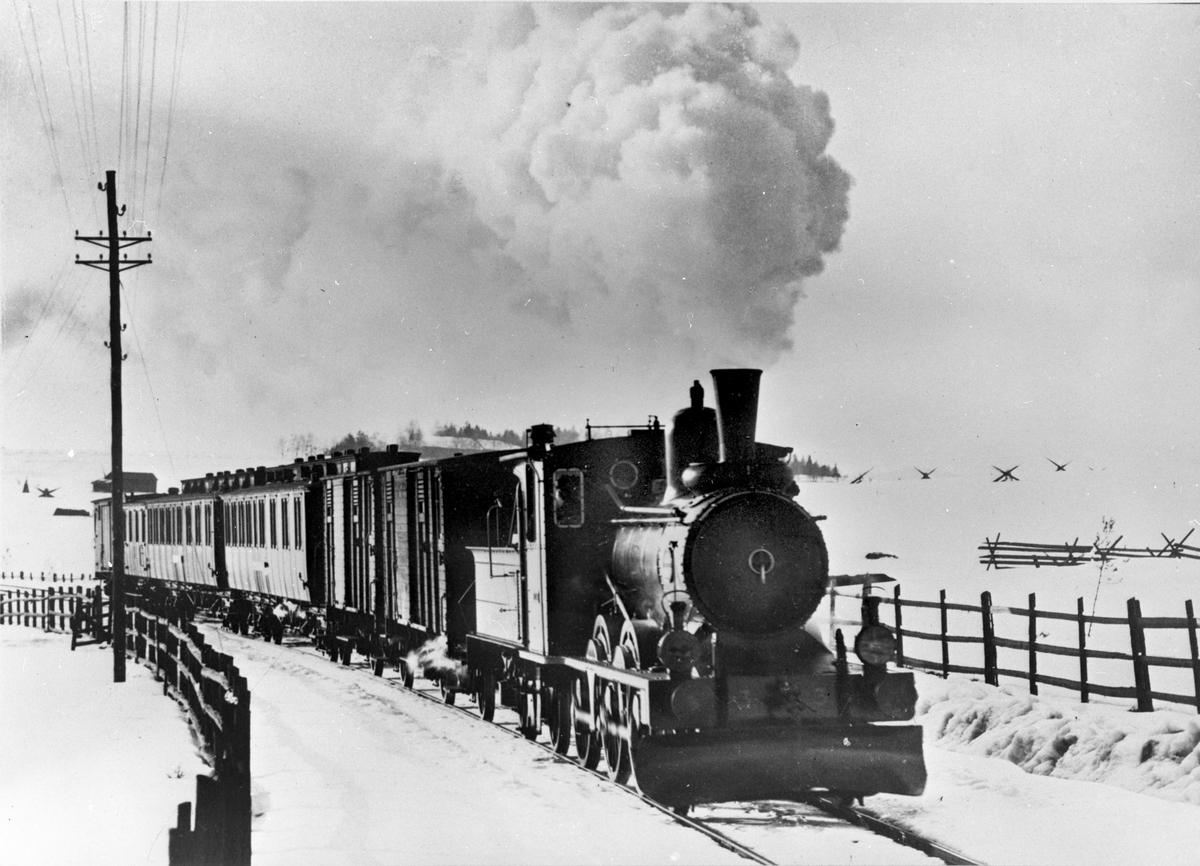 Södra Dalarnes Järnväg, SDJ lok 5 "Stora Tuna" med tåg